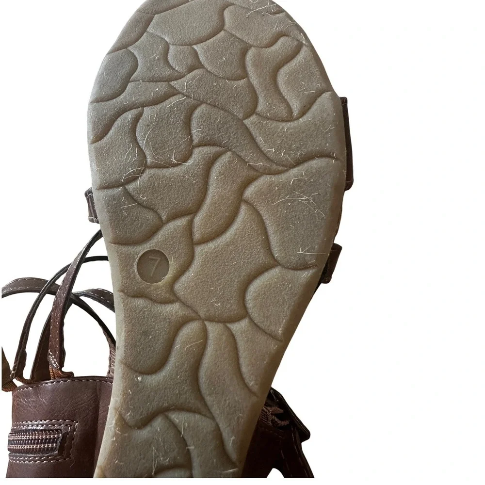Pierre Dumas Brown Strappy Wedge Sandals‎ Womens Size 7